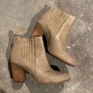 Madden Girl Women’s Taupe Dominic Boots size 8.5